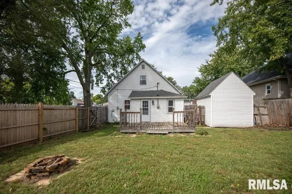 1002 MARKET ST, Pekin, IL 61554