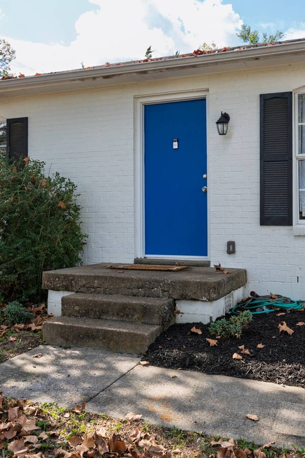 388 Kingview Dr, Nashville, TN 37218