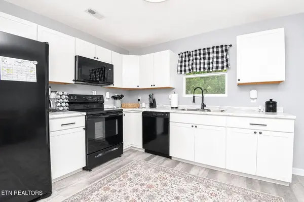 9332 N Ruggles Ferry Pike, Strawberry Plains, TN 37871