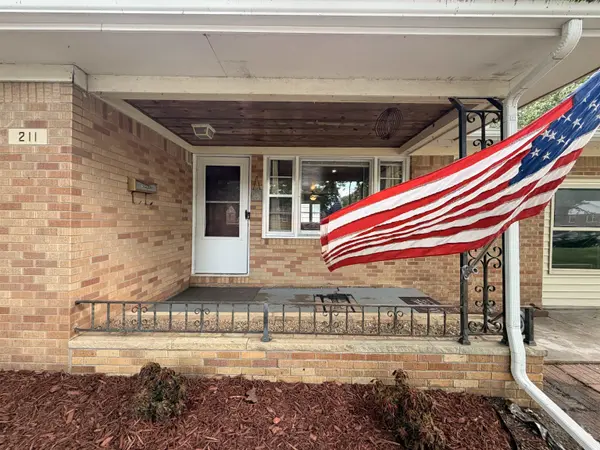 211 E English,  Mulvane,  KS 67110