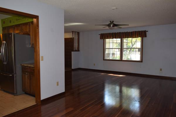 1933 N Reca, Wichita, KS 67212-1217