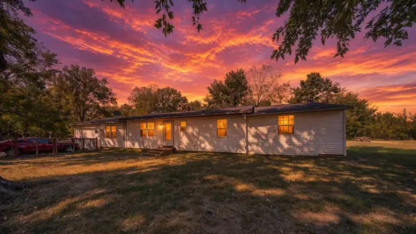 7777 Jayson ST, Birch Tree, MO 65438