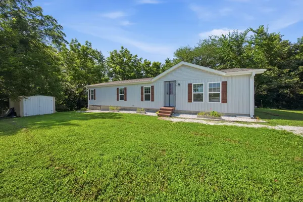 212 Primrose LN, Clever, MO 65631