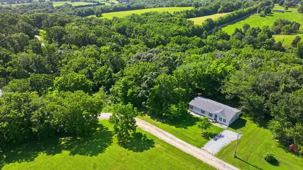 212 Primrose LN, Clever, MO 65631