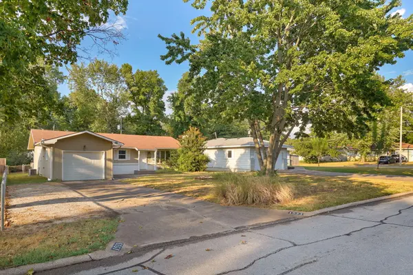 1533 E Broadmoor ST, Springfield, MO 65804