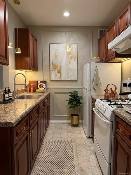 10025 Queens BLVD #6L, Forest Hills, NY 11375