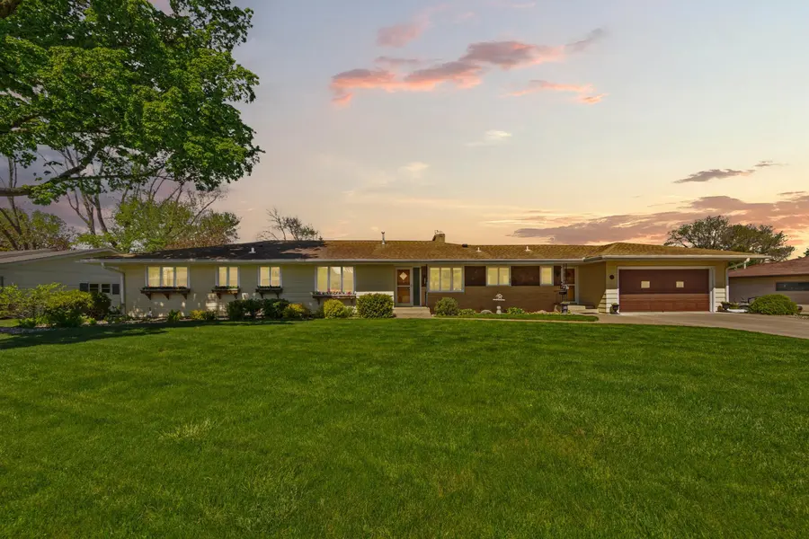 808 Hillcrest DR, Montgomery, MN 56069