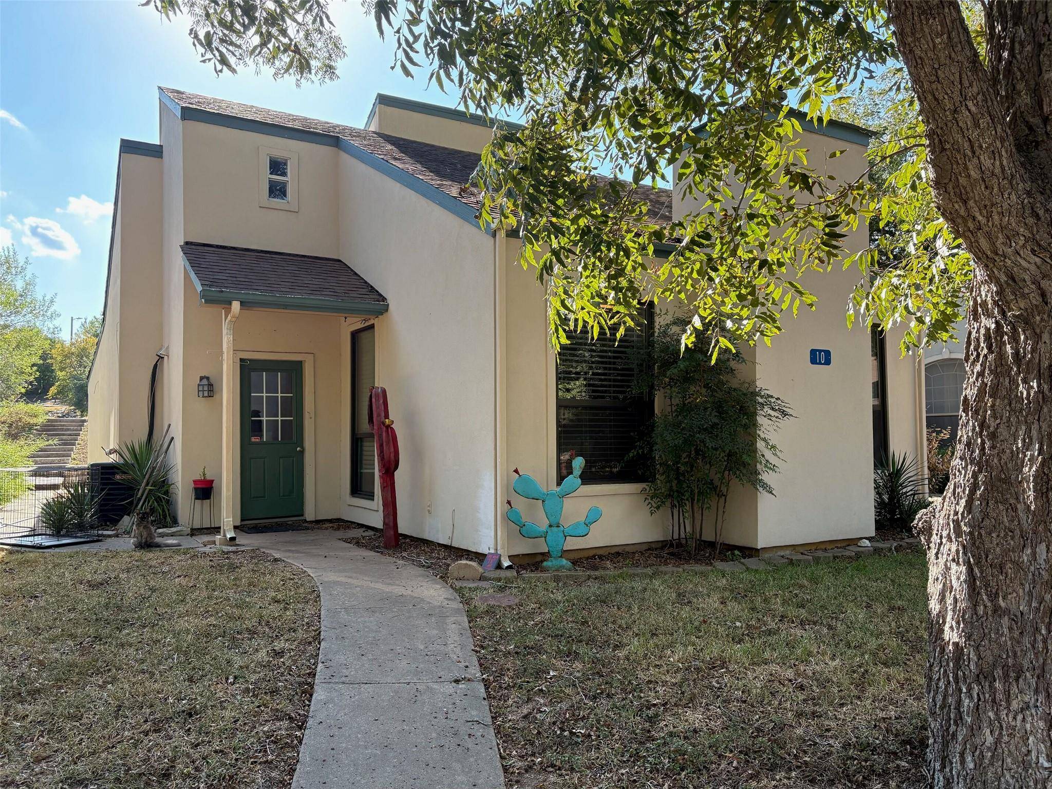 10 Townhouse CIR, Wimberley, TX 78676