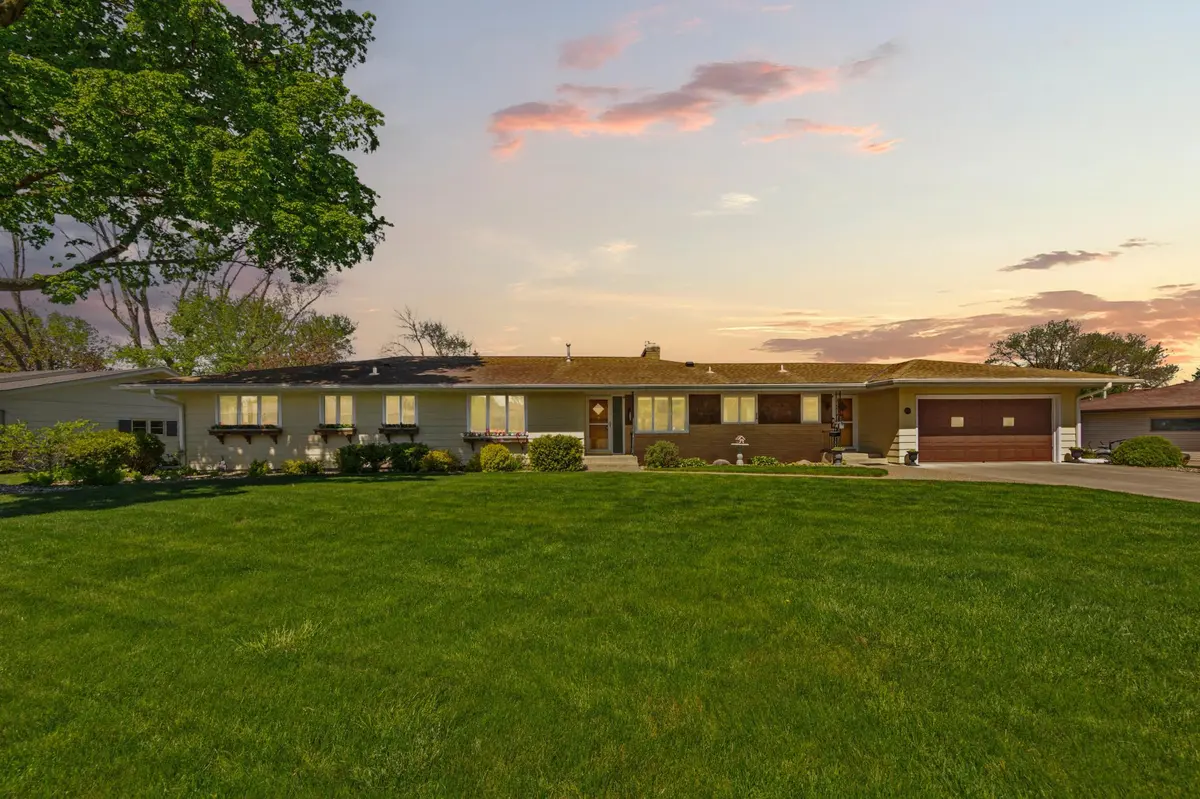 808 Hillcrest DR, Montgomery, MN 56069