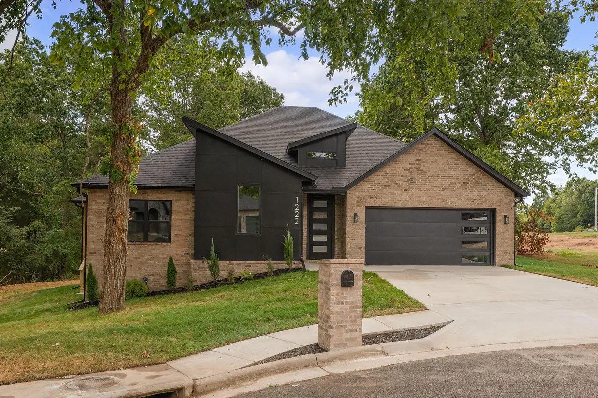 1222 W Rainey ST, Ozark, MO 65721