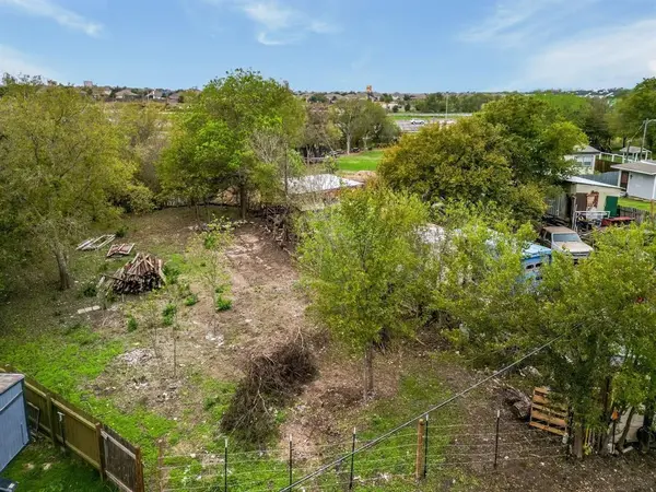 324 NW Knox DR, Buda, TX 78610