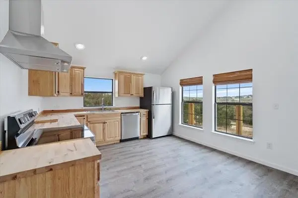 150 Hart LN #B, Dripping Springs, TX 78620