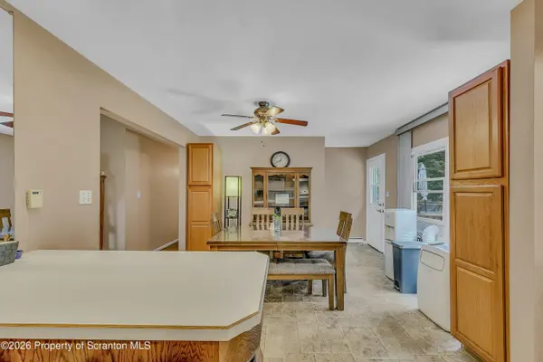 604 Circle DR, Roaring Brook Twp, PA 18444