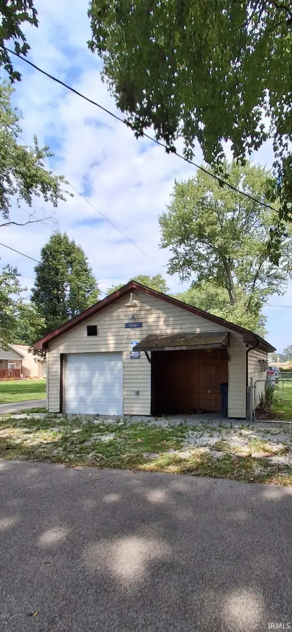 210 S Callahan ST, Lyons, IN 47443