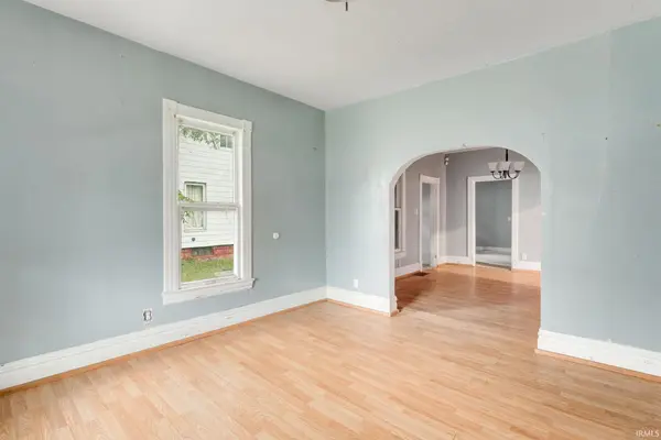 619 N Johnson ST, South Bend, IN 46628-2250