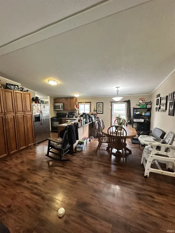 9850 N American Way ***, Syracuse, IN 46567