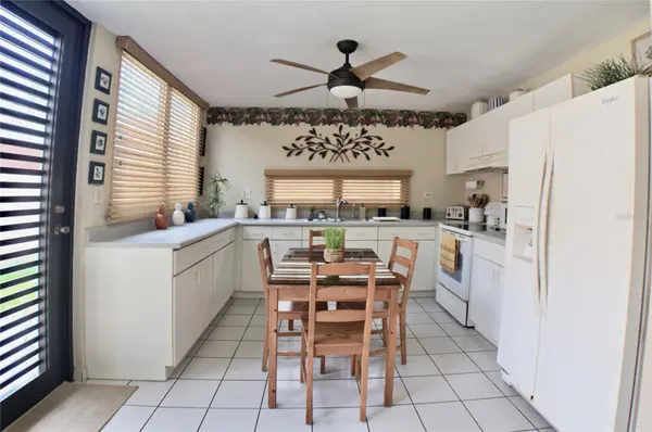 Calle 1 E-5 URB VALLE ESCONDIDO, Carolina, PR 00981
