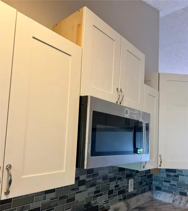 3330 LAUREL DALE DR, Tampa, FL 33618
