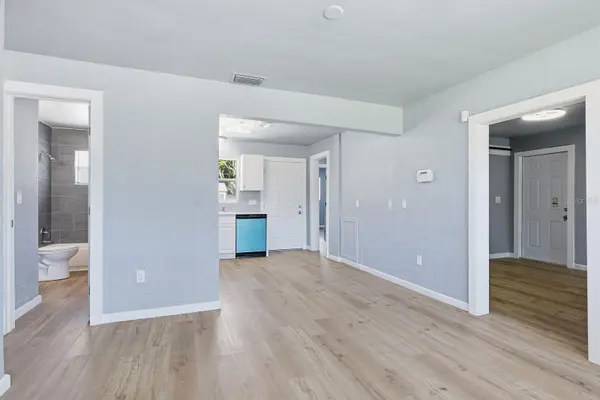 8143 OVERLOOK PL NE, St Petersburg, FL 33702