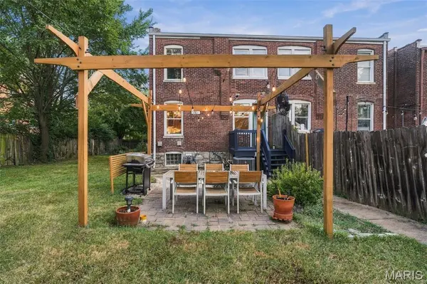 4021 Shaw BLVD, St Louis, MO 63110