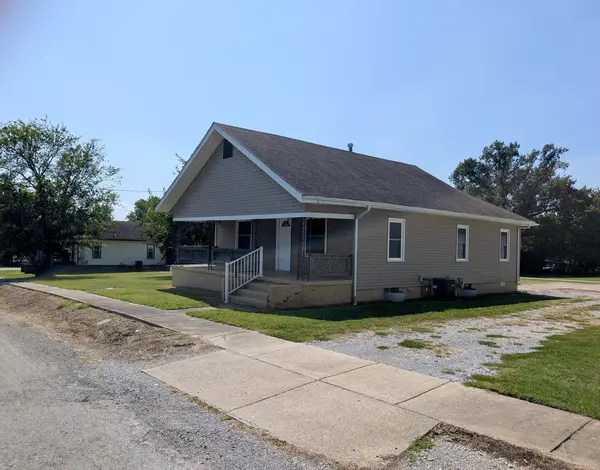 1417 S Ledford ST, Harrisburg, IL 62946