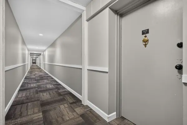 120 Lakeview DR #208, Bloomingdale, IL 60108