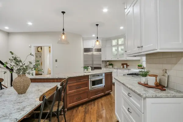 39675 Orchard Bluff LN, Wadsworth, IL 60083