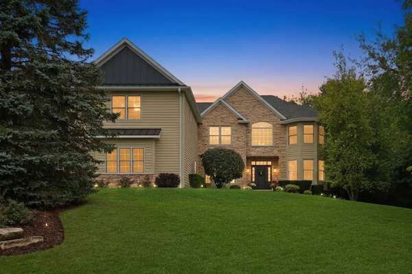 39675 Orchard Bluff LN, Wadsworth, IL 60083
