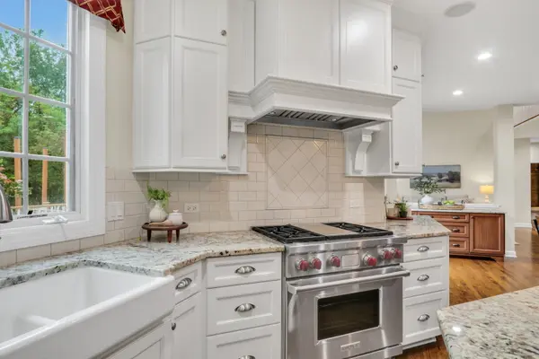 39675 Orchard Bluff LN, Wadsworth, IL 60083