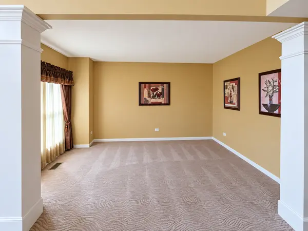4 Snead CT, Bolingbrook, IL 60490