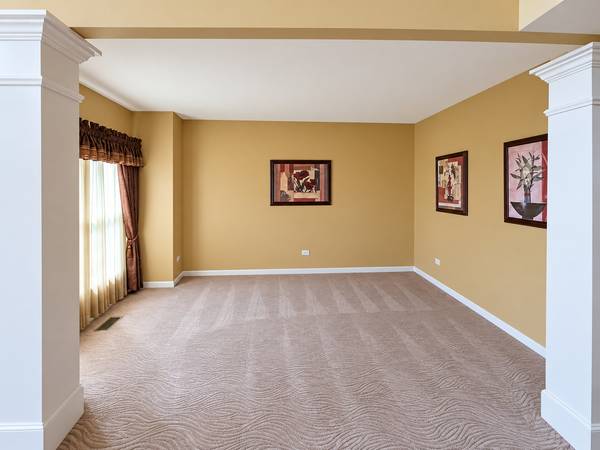 4 Snead CT, Bolingbrook, IL 60490