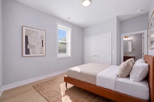 2442 W Wilson AVE #3, Chicago, IL 60625
