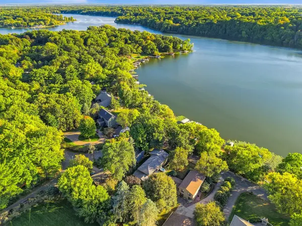 510 Pleasant View RD, Chanhassen, MN 55317