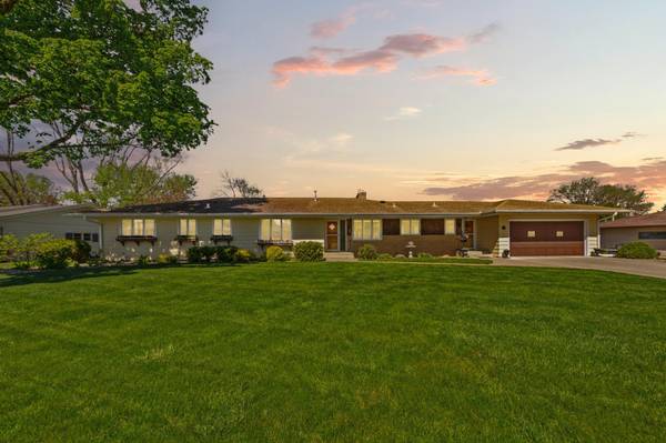 808 Hillcrest DR, Montgomery, MN 56069
