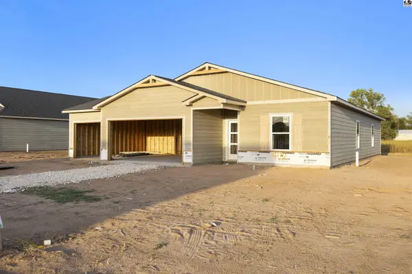 4102 Ridgwood Dr, Hutchinson, KS 67502