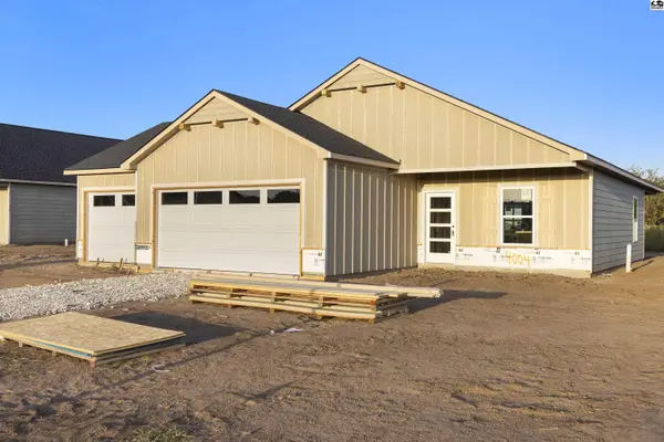 4004 Ridgewood Dr, Hutchinson, KS 67502