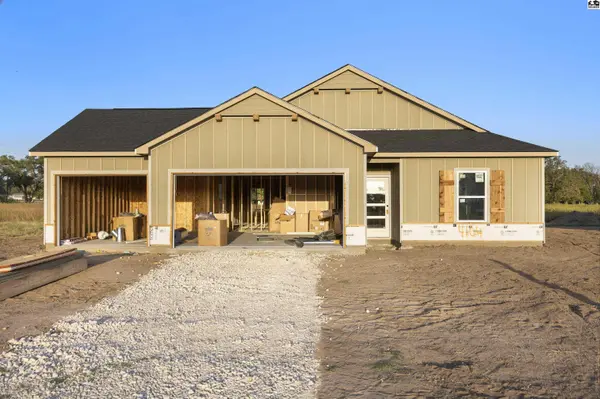 4104 Ridgewood Dr, Hutchinson, KS 67502