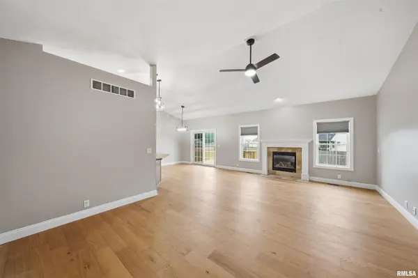 816 AGNES ST, Washington, IL 61571