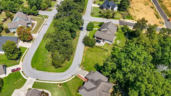 95 Avenue Of Oaks, Rock Spring, GA 30739