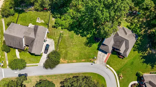 95 Avenue Of Oaks, Rock Spring, GA 30739