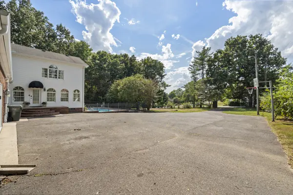 103 Forrest Hills Cir, Dickson, TN 37055