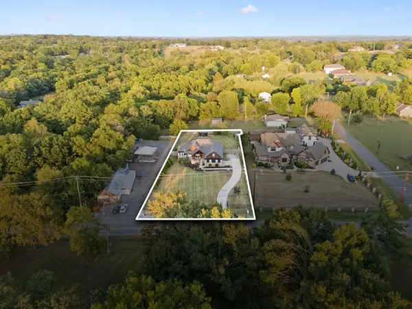 1461 Neelys Bend Rd, Madison, TN 37115