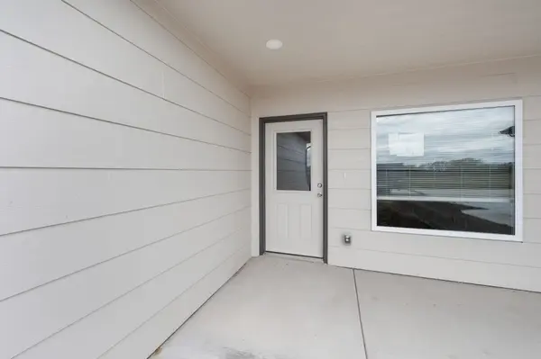 841 S Wybern St, Valley Center, KS 67147-8977