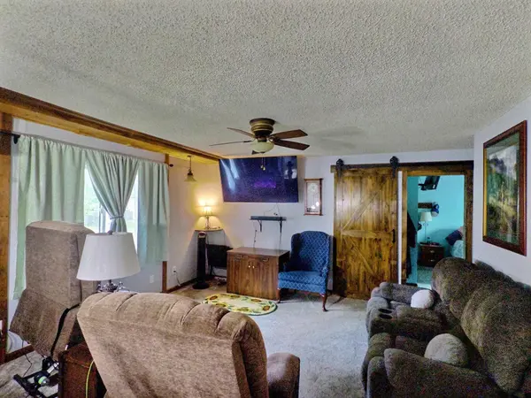 920 Cherry Hills Drive, Newton, KS 67114