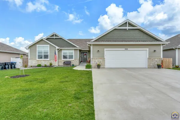 3319 SW 44th St, Topeka, KS 66610