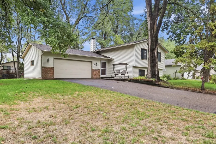 718 73rd WAY N, Brooklyn Park, MN 55444