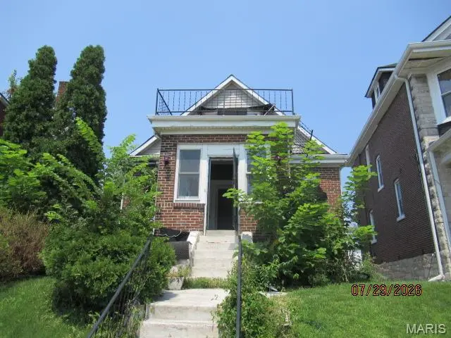 4569 Lewis PL, St Louis, MO 63113