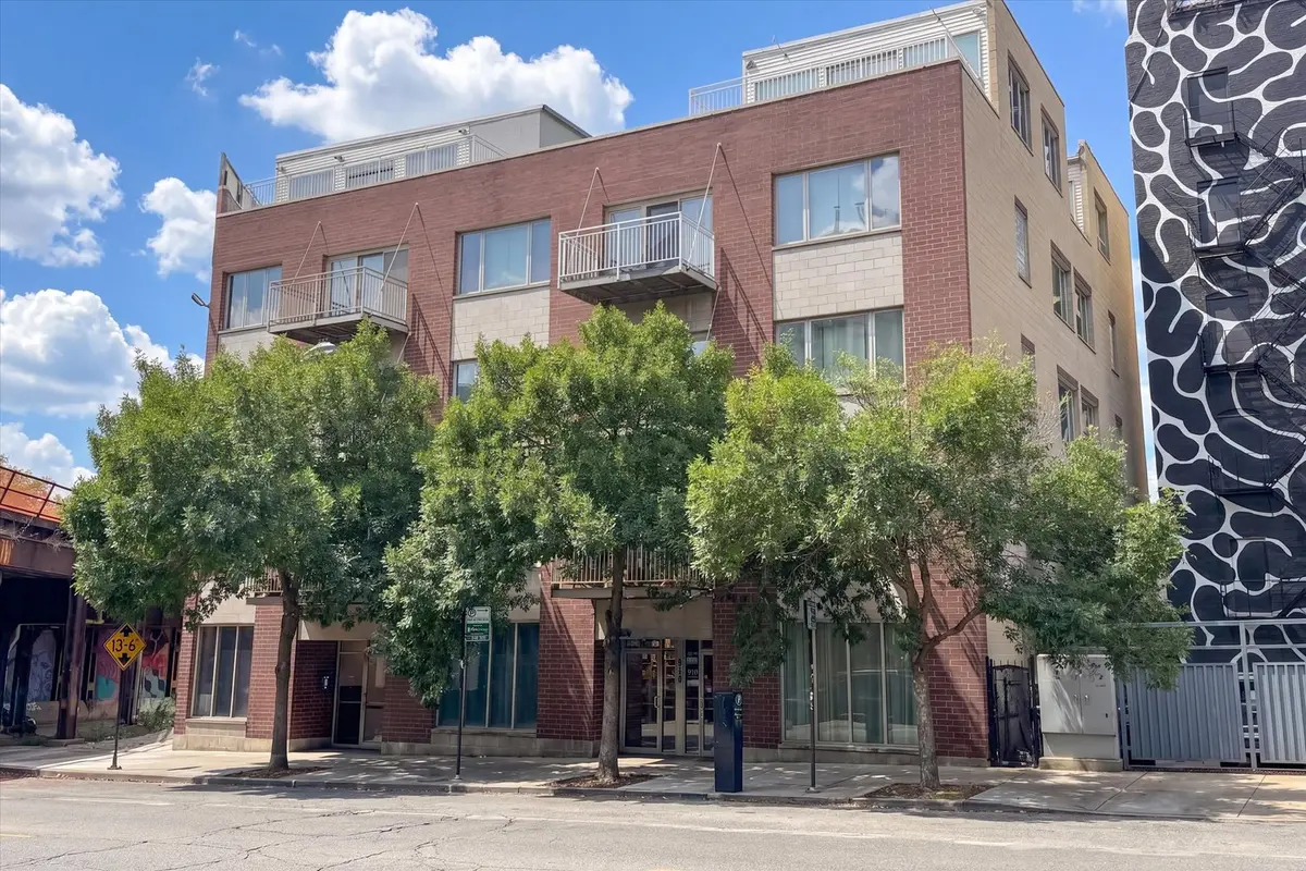 912 W Chicago AVE #403, Chicago, IL 60642