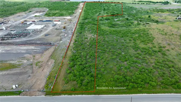 1050 E Herrin DR, Coupland, TX 78615