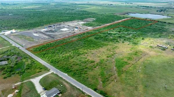 1050 E Herrin DR, Coupland, TX 78615